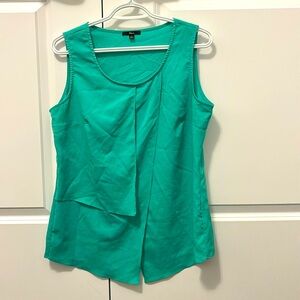 *2 items for $20/3 for $21* Milano like new sleeveless blouse